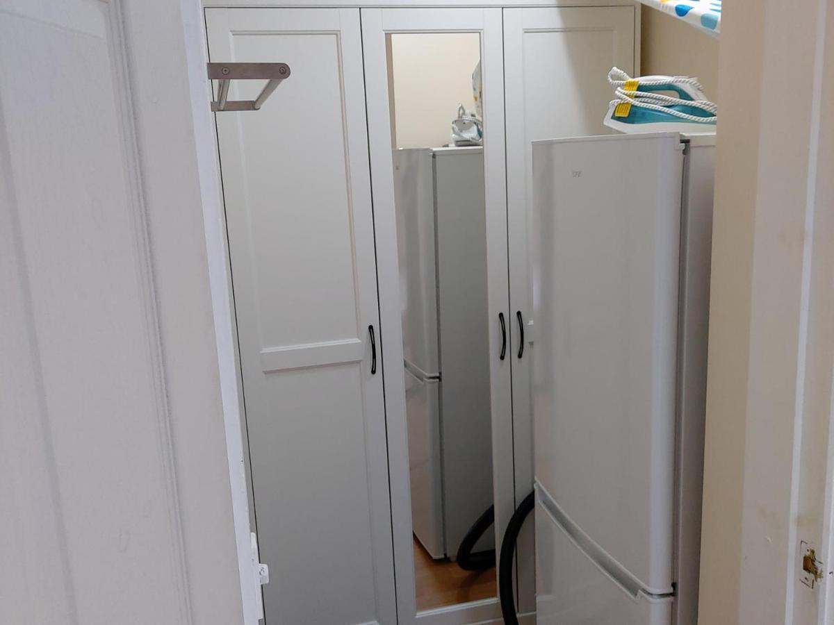Lovely Studio-Flat With Free Parking, Free Wifi. Leeds  Bagian luar foto