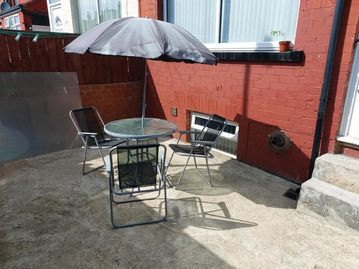 Lovely Studio-Flat With Free Parking, Free Wifi. Leeds  Bagian luar foto