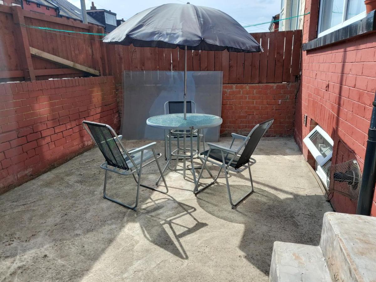Lovely Studio-Flat With Free Parking, Free Wifi. Leeds  Bagian luar foto